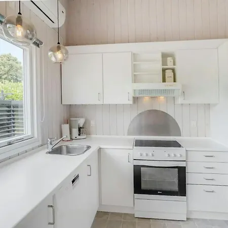 펜션 Bright House With Sea View And A Hot Tub On Als Sarup