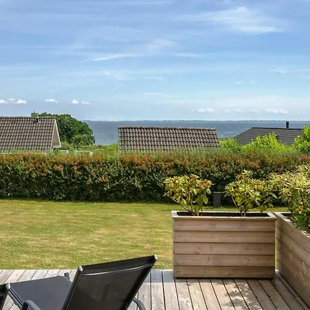 펜션 Bright House With Sea View And A Hot Tub On Als *